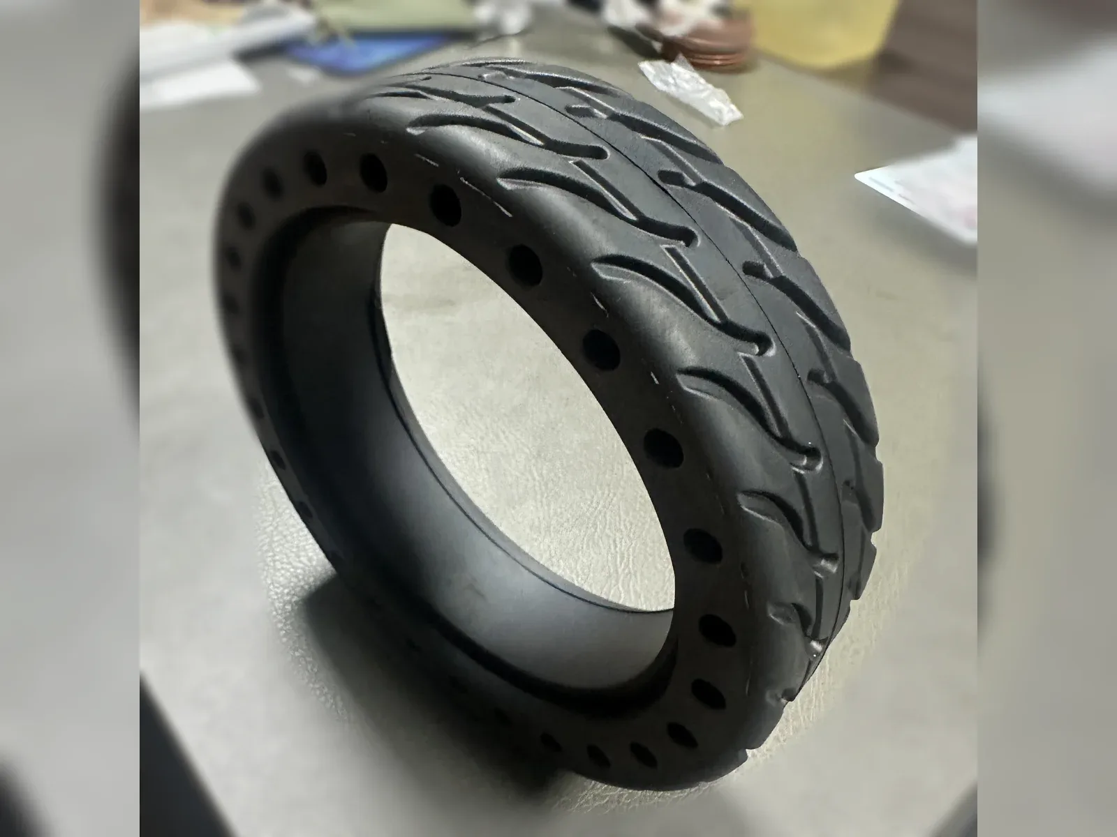 PRESIS robot honeycomb solid tire with NR tread and circumferential cushioning holes