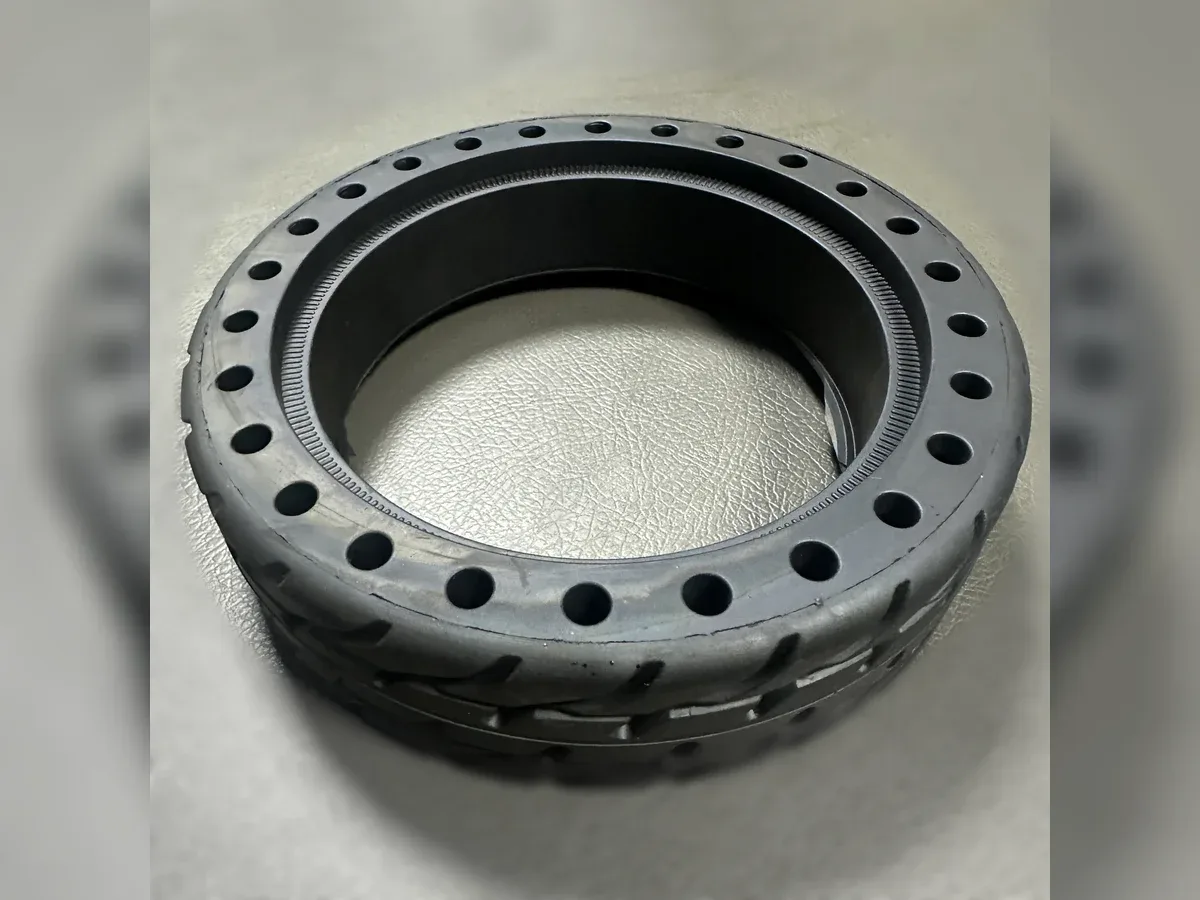 Inner ring and circumferential honeycomb holes of the PRESIS robot solid tire
