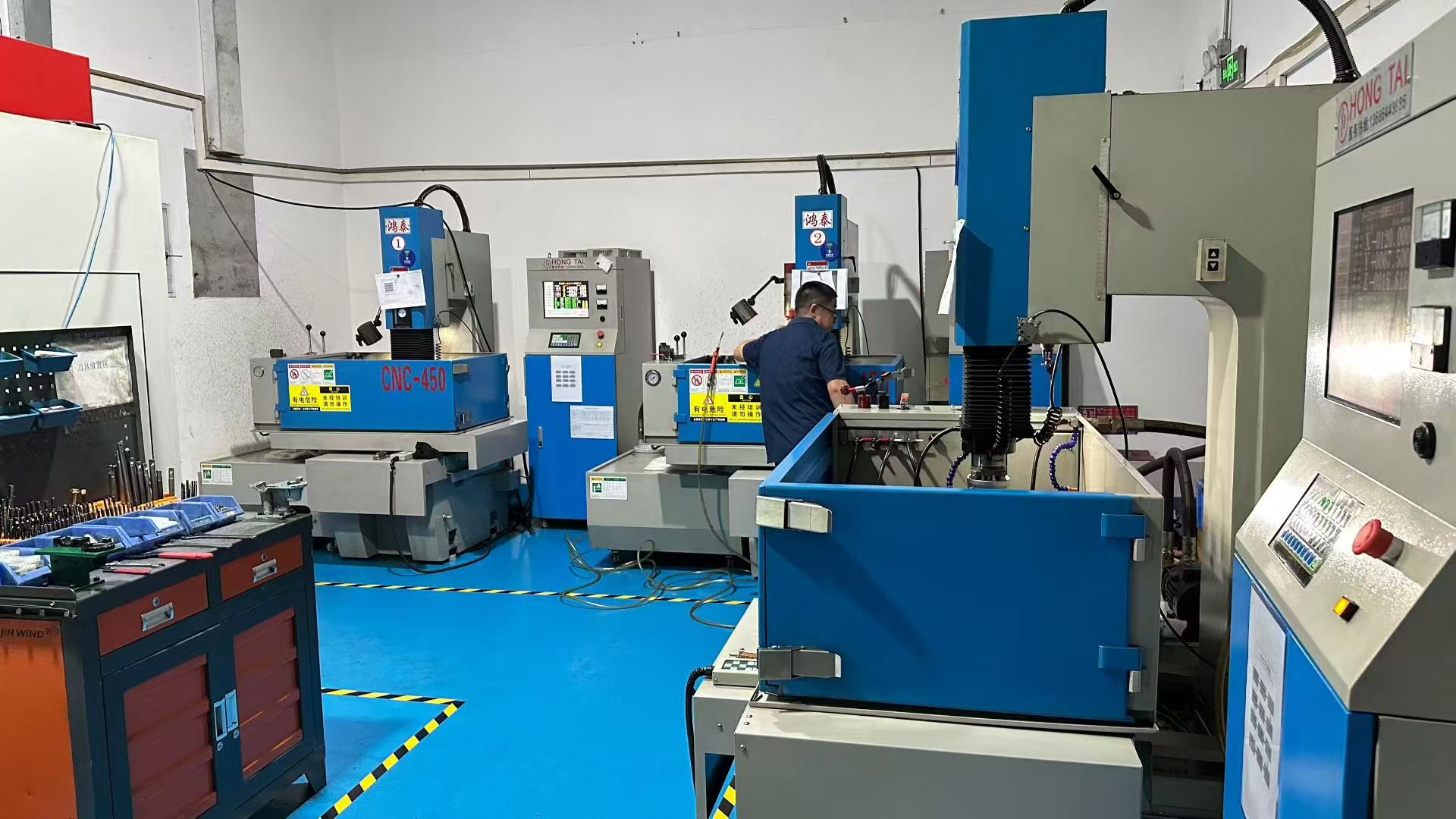 Quality and production equipment in PRESIS facility
